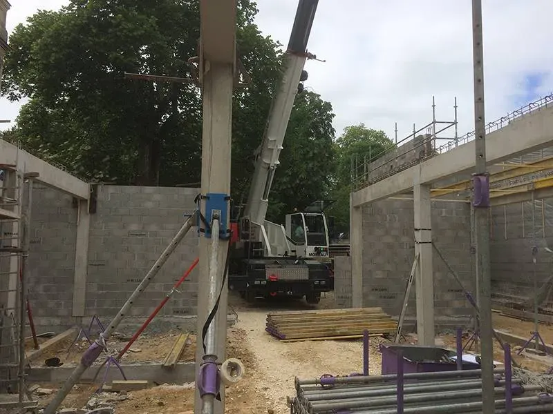 création d'une allée lors de travaux de gros oeuvre